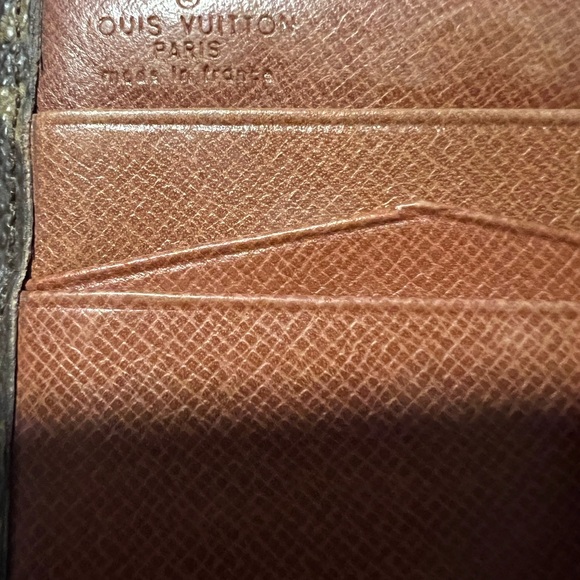 GUC Louis Vuitton Double-Sided Snap Wallet - Picture 10 of 10